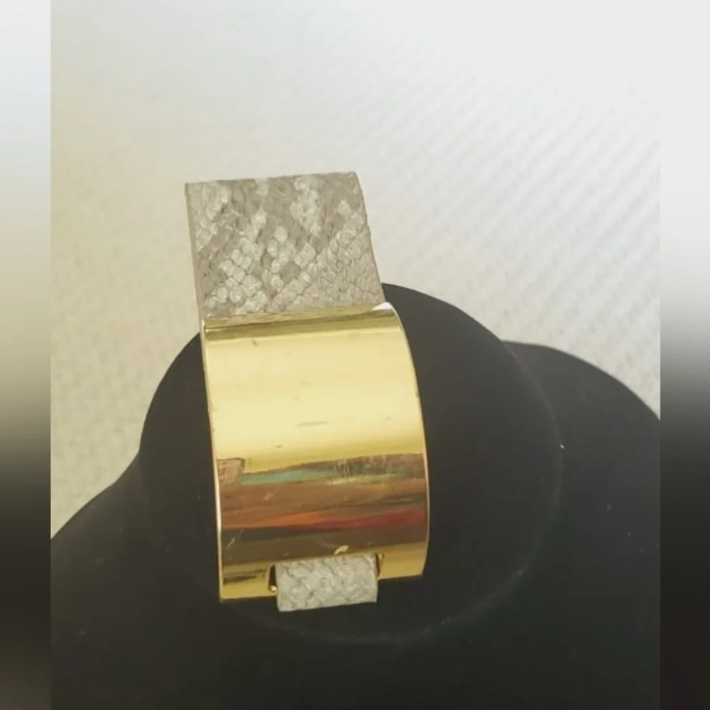 N/A gold tone